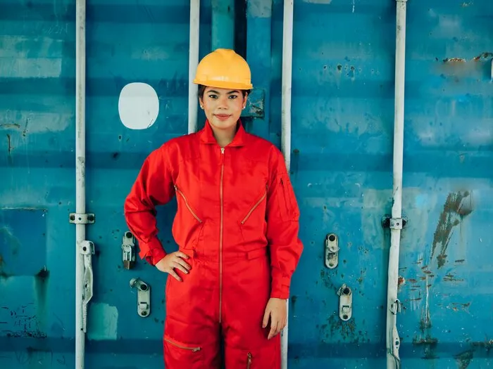 portrait-engineering-woman-facto